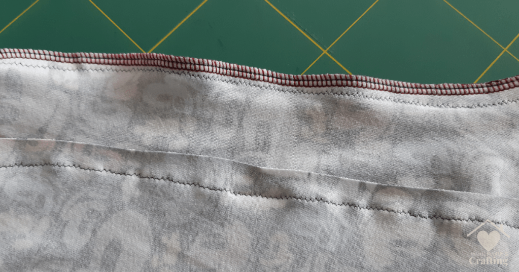 Overlocking Seams - Kwik Sew 3510