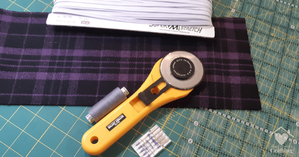 How to Sew a DIY Hair Scrunchie Step 1
