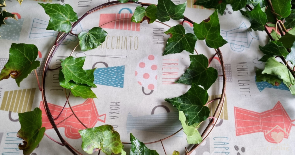 How to Make a Holly and Ivy Wreath