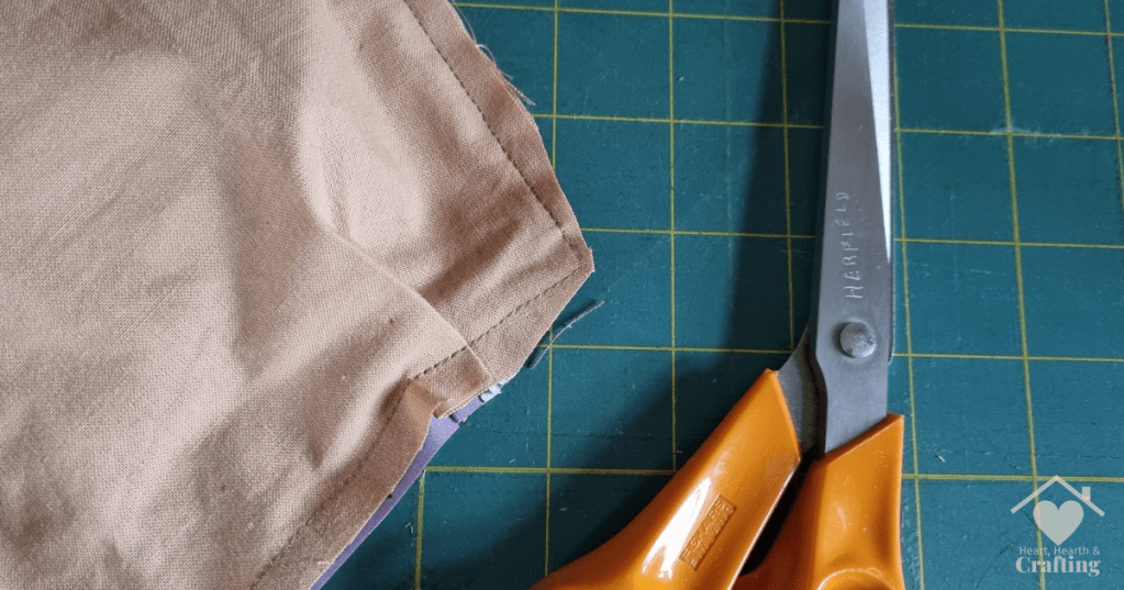 How to Sew a Baby Doll Carrier [Free Sewing Pattern]