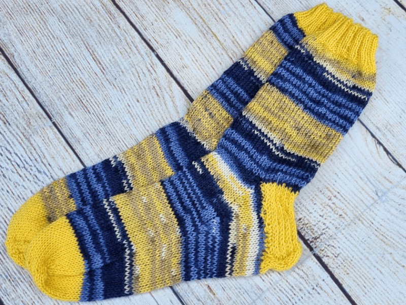 How to Knit Your Own Sunshine Socks [Free Knitting&nbsp;Pattern]